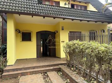 Casa · 400m² · 4 Quartos · 3 Vagas · Sobrado com 4 quartos, 44 4 de área construída, jardim