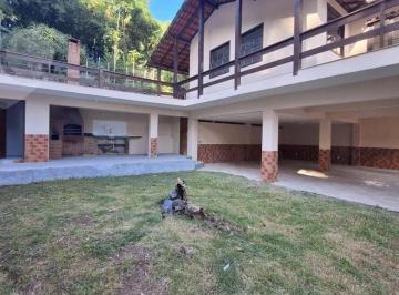 5966b97625d38ab1ef2a6e06496a1f93c8715577 · O refúgio perfeito em Niterói: 3 quartos, suíte, terreno amplo e muito verde