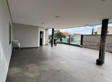 Casa de 4 quartos, Vicente Pires · Vendo Sobrado com 4 suítes na Rua 3 da Vicente Pires !