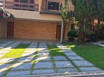 Casa de 4 quartos, Santana de Parnaíba · Casa de 410 m² com 4 quartos sendo 2 suítes e amplo quintal para aluguel em Alphaville