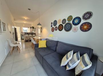 Sala · Apartamento com 2 quartos em Matinhos