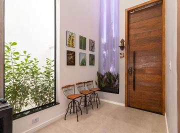 Casa · 232m² · 4 Quartos · 2 Vagas · Casa em condomínio para venda com 4 quartos, sendo 3 suítes, 232m²
