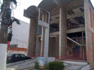 Comercial · 902m² · 30 Vagas · Prédio comercial na Avenida Álvaro Ramos, 2217 • 902 m²
