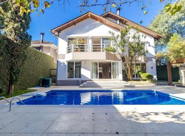 Casa · 477m² · 4 Quartos · 4 Vagas · Excelente casa em condomínio no Seminário/Batel