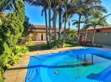 Casa · 112m² · 3 Quartos · 1 Vaga · 🏡 Seu novo lar a apenas 300 metros do mar! 🌊