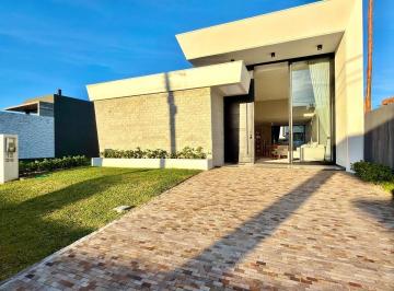 Casa · 150m² · 4 Quartos · 2 Vagas · CASA À VENDA | CONDOMÍNIO SUNSET – XANGRI-LÁ