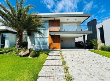 Casa · 225m² · 4 Quartos · 2 Vagas · Sobrado com 258m², no Condomínio Marítimo em Tramandaí