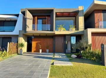 Casa · 219m² · 4 Quartos · 2 Vagas · CASA À VENDA!!! CONDOMÍNIO SUNSET