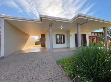 Casa · 140m² · 4 Quartos · 2 Vagas · Casa à venda em Imbé - Próxima ao mar