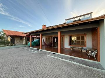 Casa · 250m² · 5 Quartos · 1 Vaga · 🌊 Casa beira-mar à venda em Imbé – Balneário Mariluz 🌊