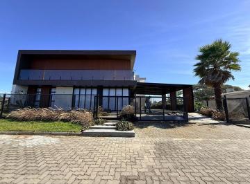 Casa · 230m² · 3 Quartos · 2 Vagas · Casa Alto Padrão em Imbé - Vista para o Mar
