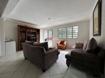 Casa · 346m² · 3 Quartos · 4 Vagas · Casa com 3 Quartos, 1 Suíte, 346M², à Venda por R$ 950.000,00 - Novo Mundo, Curitiba (Pr)