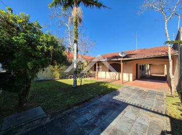 Casa · 100m² · 2 Quartos · 4 Vagas · Casa com amplo terreno no Centro
