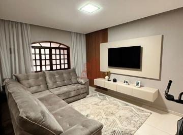 Casa · 200m² · 3 Quartos · 2 Vagas · Casa com 3 Dormitórios e Área Gourmet à Venda em Parque Alexandra