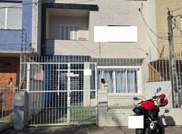 Casa · 173m² · 4 Quartos · 5 Vagas · CASA/SOBRADO com 3 dormitórios com 5 vagas no bairro Floresta em Porto Alegre.