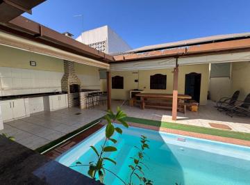Casa de 4 quartos, Brasília · Casa com Piscina Aquecida | 4 Quartos | Centro de Taguatinga | Habite-se