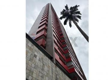 Apartamento · 172m² · 3 Quartos · 1 Vaga · Apartamento 3 quartos sendo uma suíte, excelente localização, uma vaga de garagem.