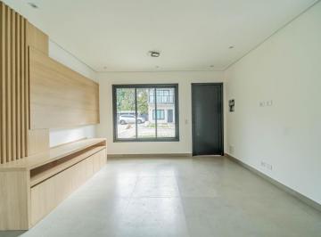 53ec03cb-83d3-45c7-af8a-6b9e999e0efb · Versátil triplex para venda em Granja Viana com 3 quartos, sendo 3 suítes, 160m²