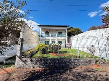 b92fdfd6afb8e6369a8342161471bd278dba6a24 · Casa em São Lourenço