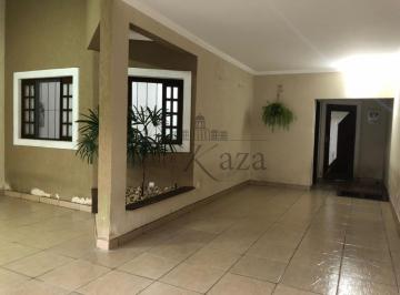 Casa · 175m² · 4 Quartos · 2 Vagas · Casa Sobrado em Jacareí