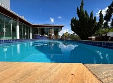 Casa · 1045m² · 3 Quartos · 2 Vagas · Casa em Condomínio no Colinas de Inhandjara com Terreno Amplo, Piscina e Espaços que Conectam Confor