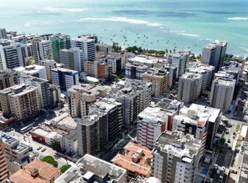 Apartamento · 258m² · 4 Quartos · 2 Vagas · Apartamento com 4 Quartos e Varanda à venda na Ponta Verde no Edf Caruman