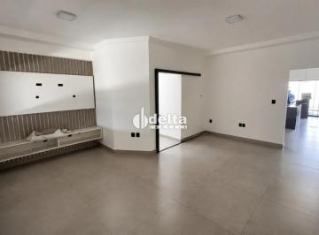 Casa · 250m² · 3 Quartos · 2 Vagas · Casa residencial com 3 quartos sendo 1 suíte, disponível para venda no bairro Jardim Europa em Uberl