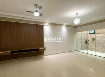 Casa · 250m² · 3 Quartos · 4 Vagas · Casa com 3 quartos sendo 1 suíte disponível para venda no bairro Jardim Patrícia em Uberlândia-MG