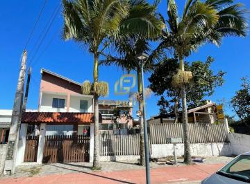 Casa · 300m² · 5 Quartos · 3 Lindos Aptos com Piscina no Centro da cidade à 550mts do Mar