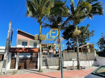Casa · 300m² · 5 Quartos · 3 Lindos Aptos com Piscina no Centro da cidade à 550mts do Mar