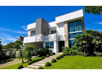 Casa · 551m² · 4 Quartos · 8 Vagas · Casa de Alto Padrão com Piscina e Espaço Gourmet em Condomínio