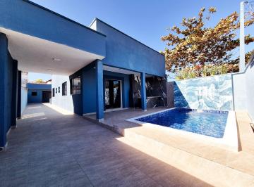 Casa · 230m² · 4 Quartos · 6 Vagas · Casa com piscina a 70 metros da praia em Maria Helena Novaes