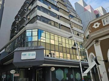 07ab0300a6acff0ceb3d2559d8b956f0c87e5926 · Sala Comercial com 44 m² no Centro de Florianópolis.