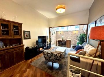 Casa · 110m² · 2 Quartos · 2 Vagas · Las Casas, casa de 110 m2 com 2 suítes e 2 vagas em condomínio. 2 salas, lavabo
