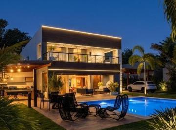 Foto 01 · Casa de Luxo em Condomínio: 5 Quartos, 5 Suítes, 3 Salas, 8 Vagas em Catu de Abrantes - Camaçari-BA