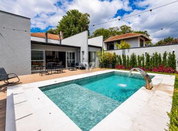 Casa de 6 quartos, Curitiba · Casa em Condomínio Completo | Piscina l 6 Quartos 3 SUÍTES e 4 Vagas - SANTA FELICIDADE