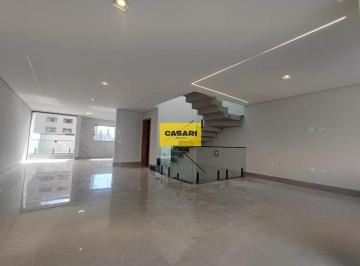 Casa · 300m² · 3 Quartos · 6 Vagas · Sobrado Novo com piscina, 300 m² de área privativa, 3 suítes e 6 vagas - Centro