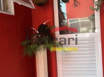 Casa · 30m² · 1 Quarto · Casa de fundos suíte mobiliada - 30 metros - 1 dormitório, e 1 banheiro sem vaga