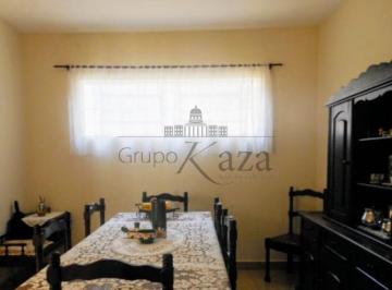 Casa · 250m² · 3 Quartos · 2 Vagas · Casa Padrão em Jacareí