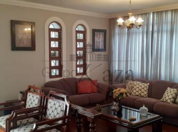 Casa · 249m² · 4 Quartos · 4 Vagas · Casa Sobrado - Jardim São José - Jacareí - 249m² - 4 Dormitórios.