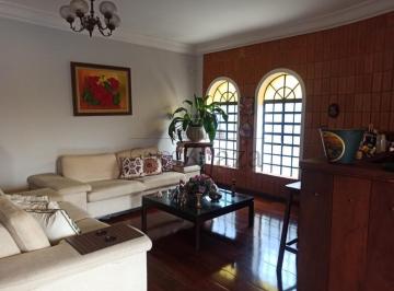 Casa · 219m² · 3 Quartos · 2 Vagas · Casa - Cidade Jardim - Jacareí - 219m² - 3 Dormitórios.