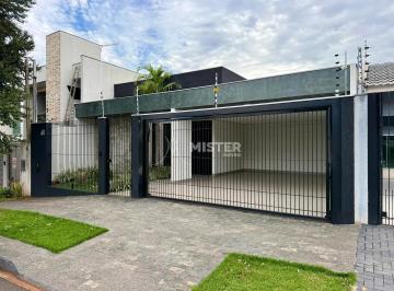 Casa · 213m² · 3 Quartos · 2 Vagas · CASA COM 3 SUÍTES E PISCINA NO JARDIM ITÁLIA EM MARINGÁ