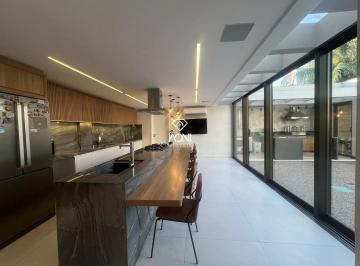 Casa · 330m² · 4 Quartos · 4 Vagas · Casa moderna, altíssimo padrão e recém-construída na Mata da Praia!