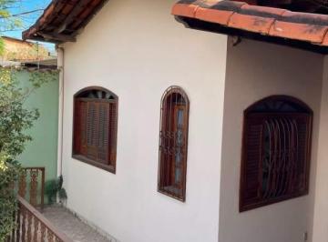 Casa · 120m² · 5 Quartos · 1 Vaga · Casa disponível no Centro de Matozinhos