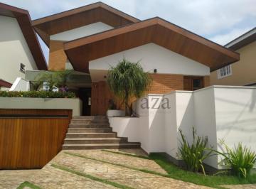 Casa · 360m² · 4 Quartos · 5 Vagas · Oportunidade - Casa em Condomínio - Jardim das Colinas - 4 Dormitórios - 465m².