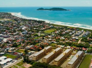 Aerea · Apartamento 2 Dormitórios com Suíte | Condomínio Club | 400m da Praia | Morro das Pedras