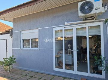Casa · 65m² · 2 Quartos · 1 Vaga · Casa térrea reformada com 2 dormitórios, pátio e garagem no bairro Glória