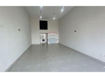 Comercial · 63m² · 2 Vagas · Sala Comercial para alugar em Jardim Dona Regina de 63.00m² com 2 Garagens