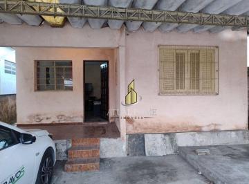 d94a6d3b6f52612849e6d6b7453c1b5f21d130da · Casa retrô bem localizada com 2 dormitórios, edícula e 3 vagas — documentação ok