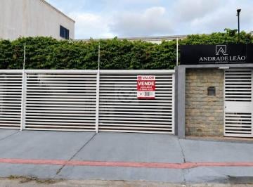 Comercial · 202m² · 3 Quartos · 3 Vagas · Casa com 3 Quartos, Área Gourmet e 3 Vagas de Garagem